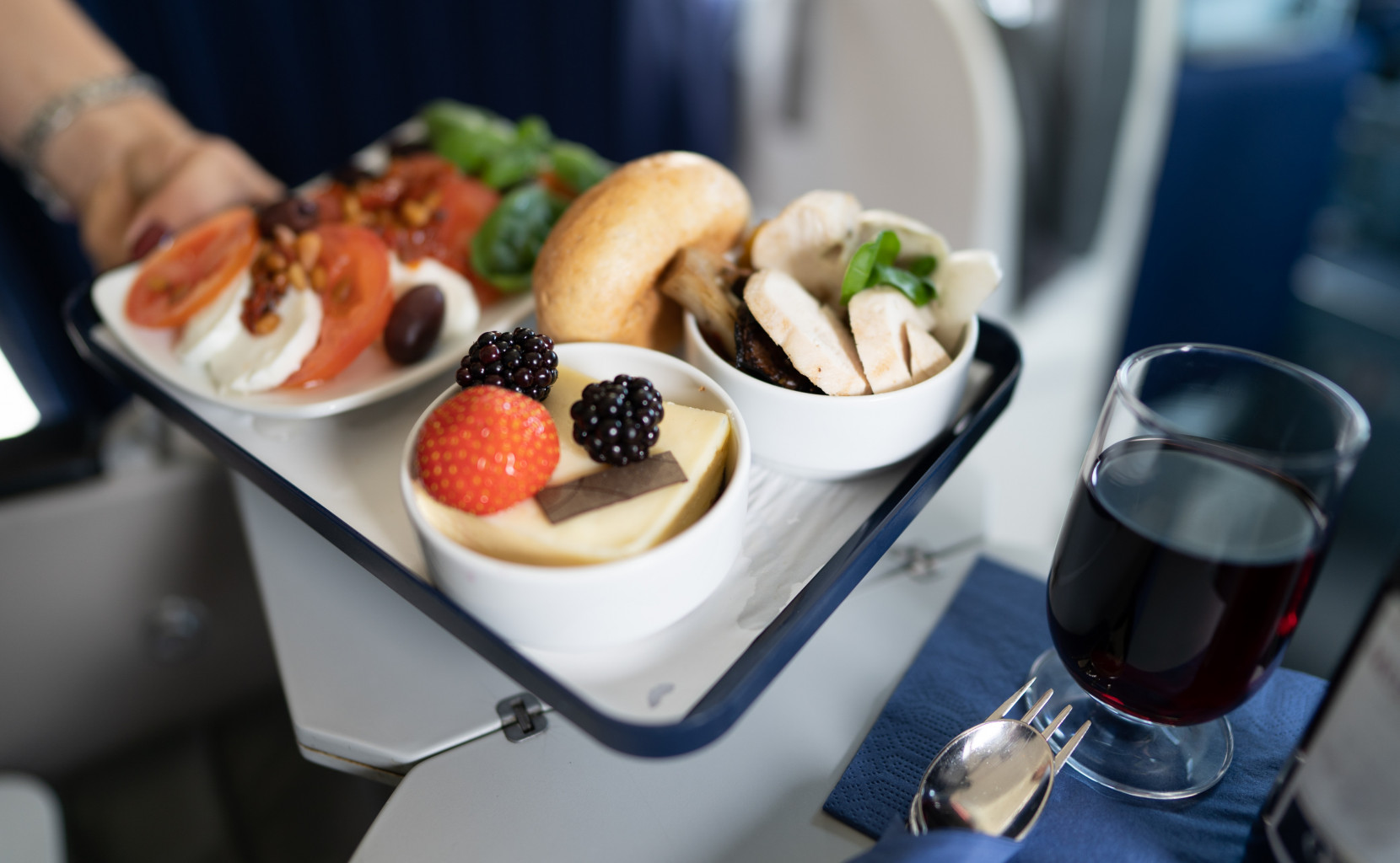 Private Wings offers different on board menus for your delicious flight. 